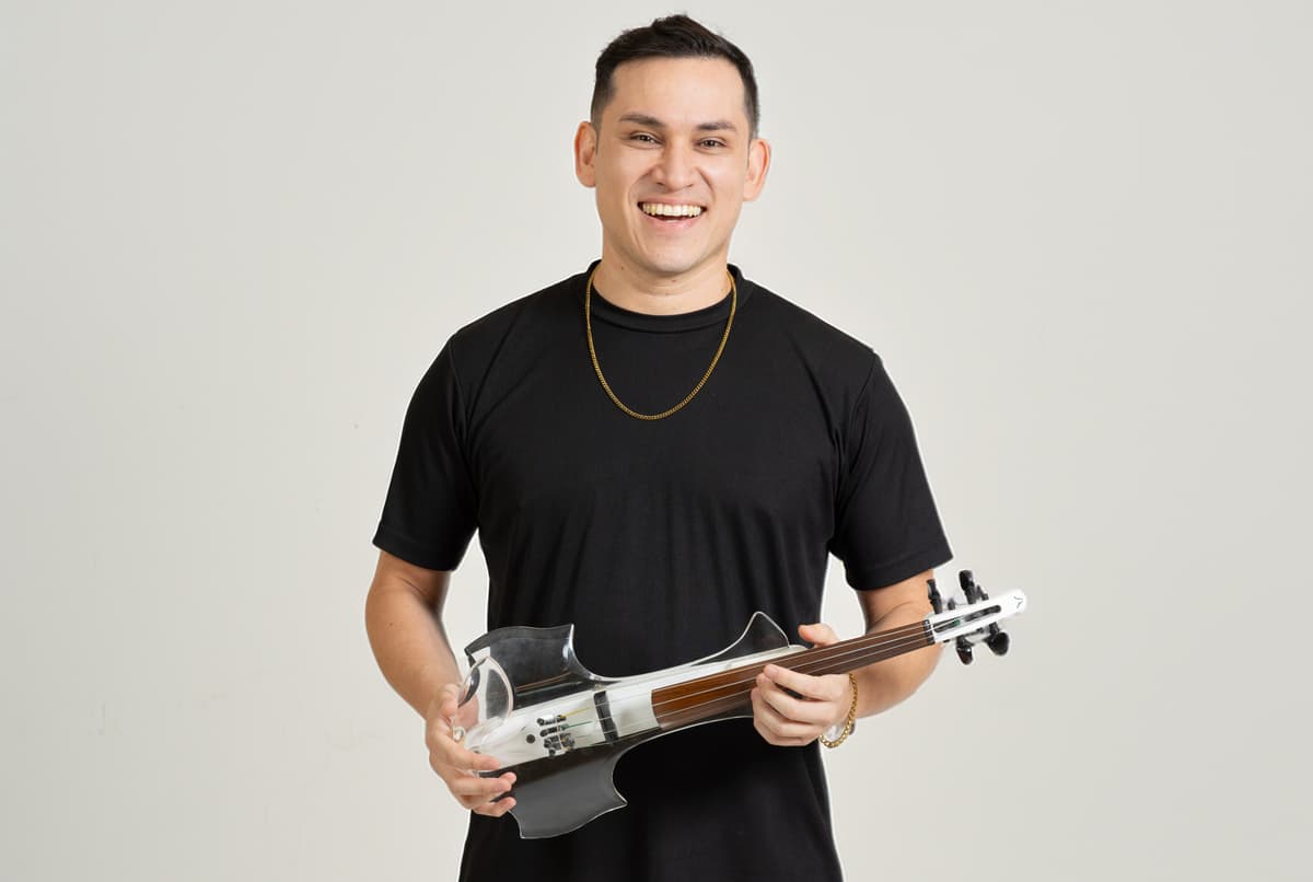 Marcelo Cáceres: el violinista que revoluciona el folclore con música electrónica