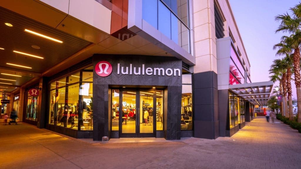 Fundador de Lululemon presiona por cambios en la empresa