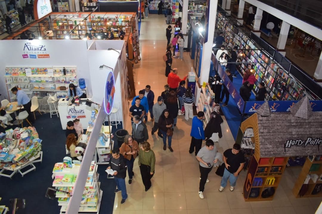 Escritores debaten hoy sobre redes editoriales y circulación internacional en la Feria del Libro
