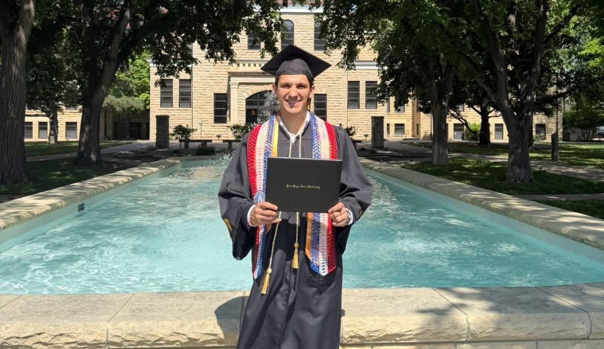 El paraguayo Elías Ovelar se graduó con honores en la Fort Hays State University de EE. UU.