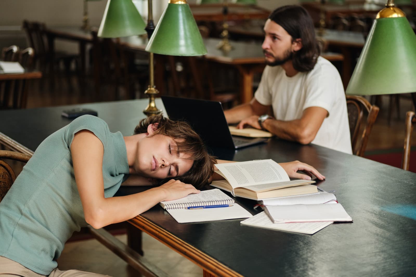 OCDE: los países con más jóvenes que ni estudian ni trabajan